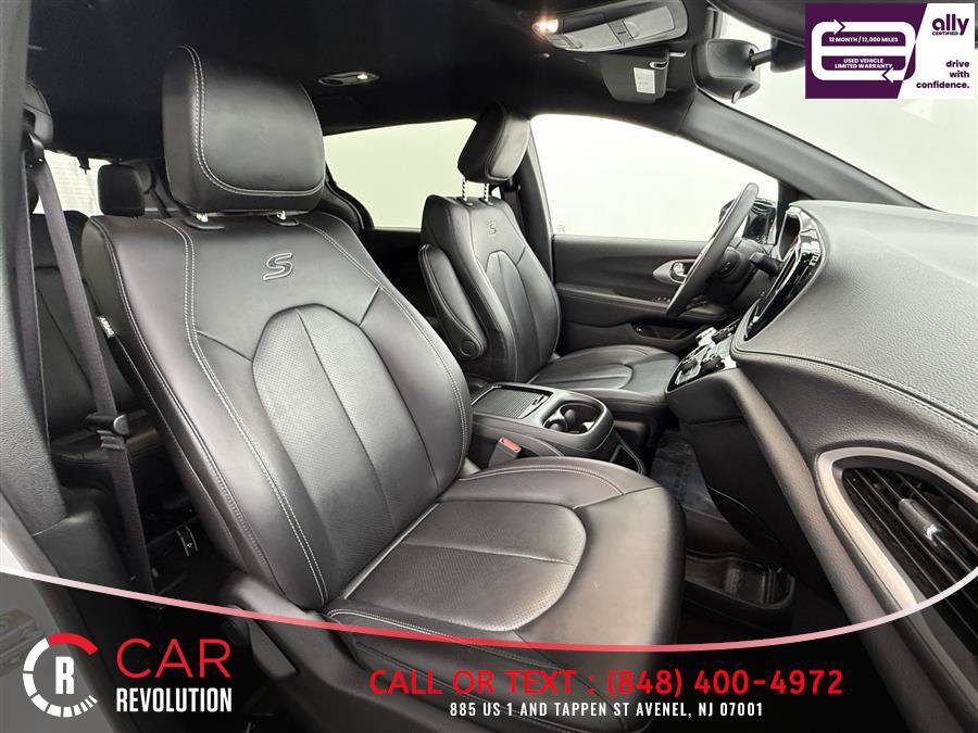 Used 2024 Chrysler Pacifica Limited FWD image 38