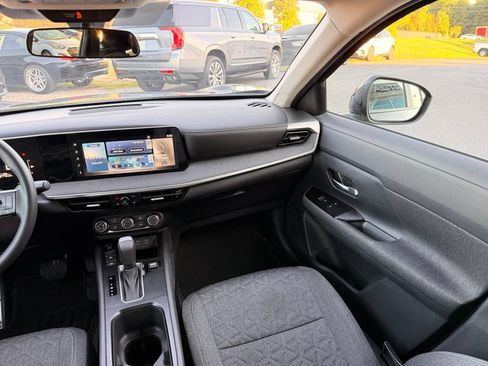 Used 2025 Nissan Kicks SV FWD image 27