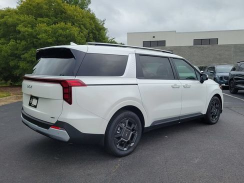 New 2026 Kia Carnival EX FWD image 4
