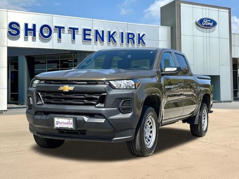 Used 2023 Chevrolet Colorado W/T image 3
