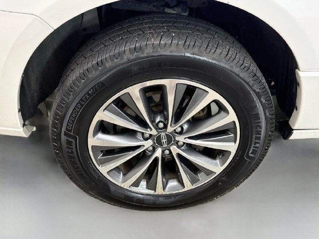Used 2017 Lincoln Navigator L Select RWD image 35