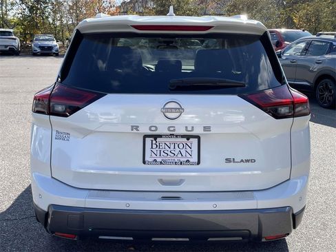 Used 2024 Nissan Rogue SL image 4