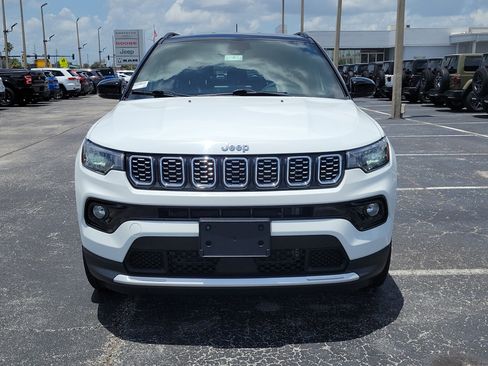 Used 2025 Jeep Compass Limited AWD/4WD image 2