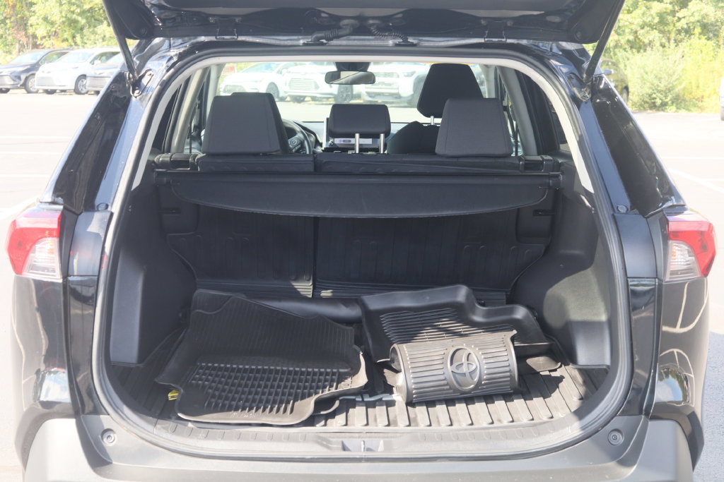 Used 2023 Toyota RAV4 XLE AWD/4WD image 29