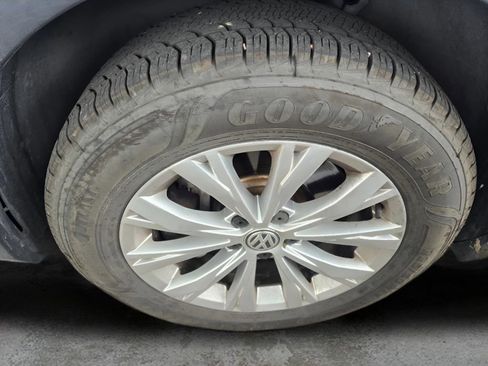 Used 2018 Volkswagen Tiguan SE AWD/4WD image 15