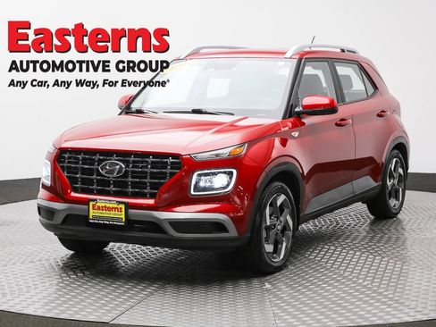 Used 2023 Hyundai Venue Limited FWD image 1