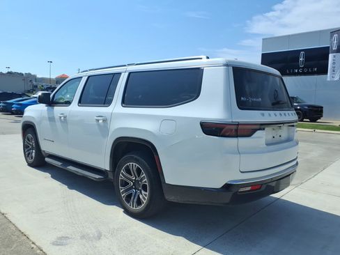 Used 2024 Jeep Wagoneer L Series II RWD image 3