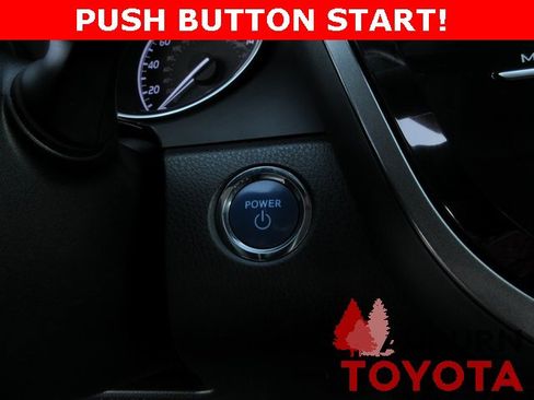 Used 2019 Toyota Camry SE w/ Sunroof Package image 17