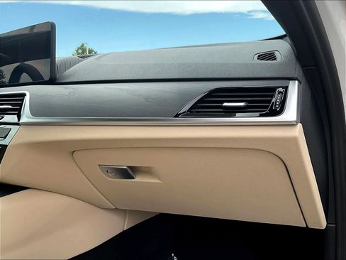 Used 2022 BMW 530e w/ Convenience Package RWD image 28
