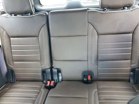 Used 2025 GMC Yukon XL Denali Ultimate AWD/4WD image 24