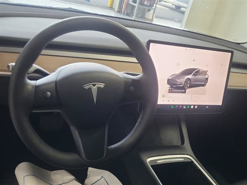 Used 2023 Tesla Model 3 Standard Range RWD image 3