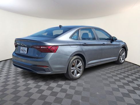 Used 2024 Volkswagen Jetta SE FWD image 6