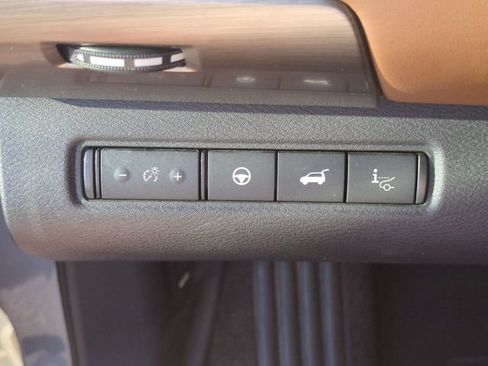 Used 2023 Nissan Pathfinder Platinum w/ Lighting Package (N92) AWD/4WD image 16