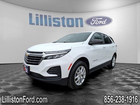 Used 2022 Chevrolet Equinox LS w/ LS Convenience Package image 3