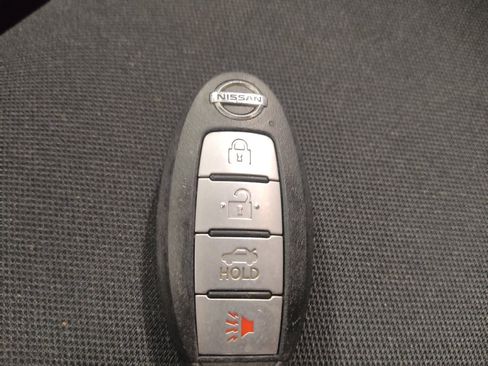 Used 2020 Nissan Versa SV FWD image 32