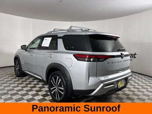 Used 2025 Nissan Pathfinder Platinum w/ Cargo Package FWD image 9