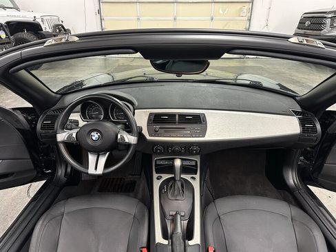 Used 2005 BMW Z4 3.0i RWD image 13