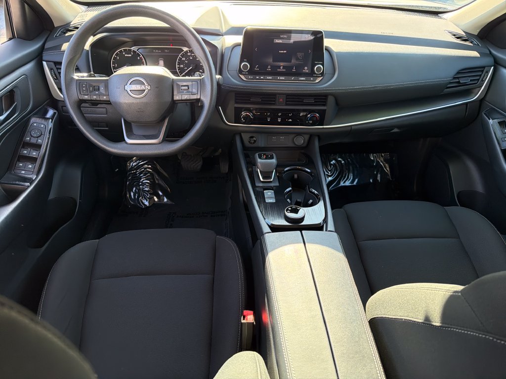 Used 2025 Nissan Rogue S AWD/4WD image 14