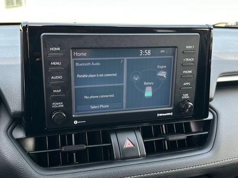 Used 2020 Toyota RAV4 LE AWD/4WD image 25