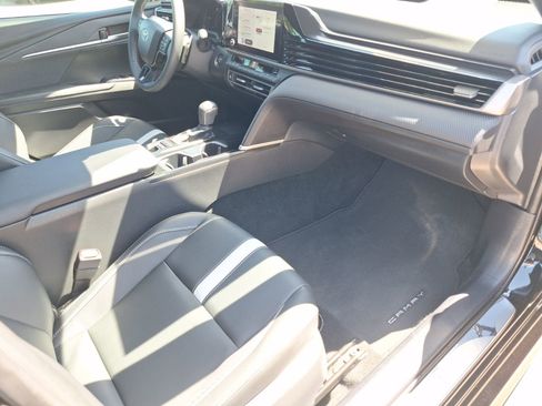 Used 2025 Toyota Camry SE w/ Convenience Package image 32