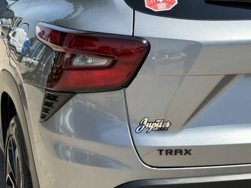 Certified 2024 Chevrolet Trax RS w/ Sunroof Package FWD image 7