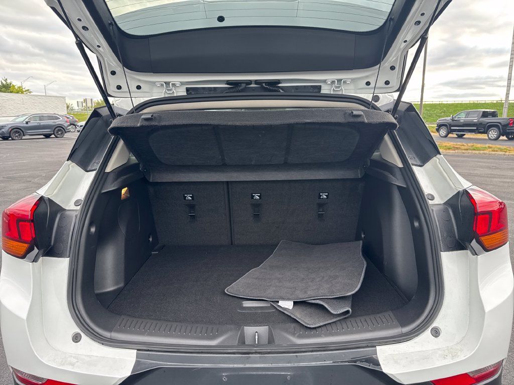 Used 2023 Buick Encore GX Preferred w/ Cold Weather Comfort Package FWD image 6