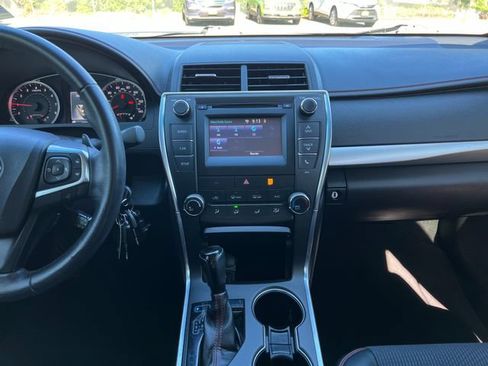 Used 2017 Toyota Camry SE FWD image 19
