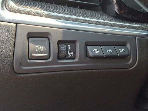 Used 2025 Cadillac XT5 Sportv w/ Technology Package AWD/4WD image 26
