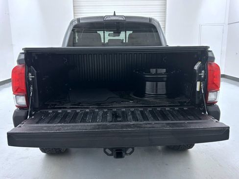 Used 2019 Toyota Tacoma SR5 w/ Four Season Floor Mat Package AWD/4WD image 21