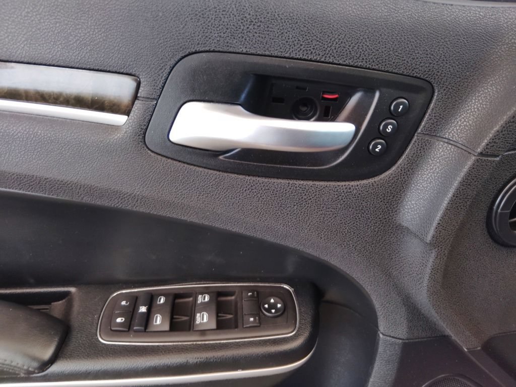 Used 2020 Chrysler 300 Limited RWD image 19