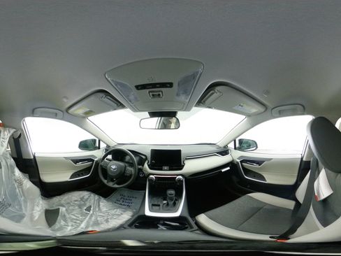 New 2025 Toyota RAV4 XLE image 33