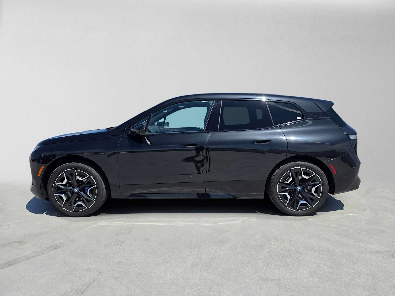 Used 2024 BMW iX xDrive50 w/ Premium Package AWD/4WD image 2