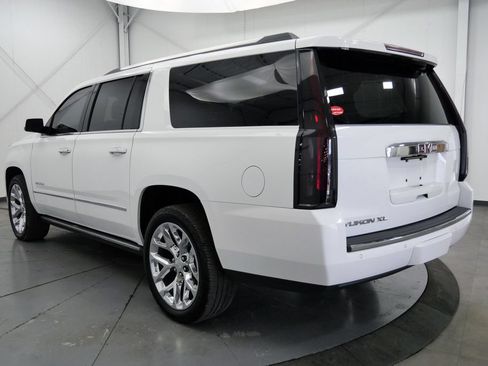 Used 2020 GMC Yukon XL Denali w/ Denali Premium Package AWD/4WD image 5