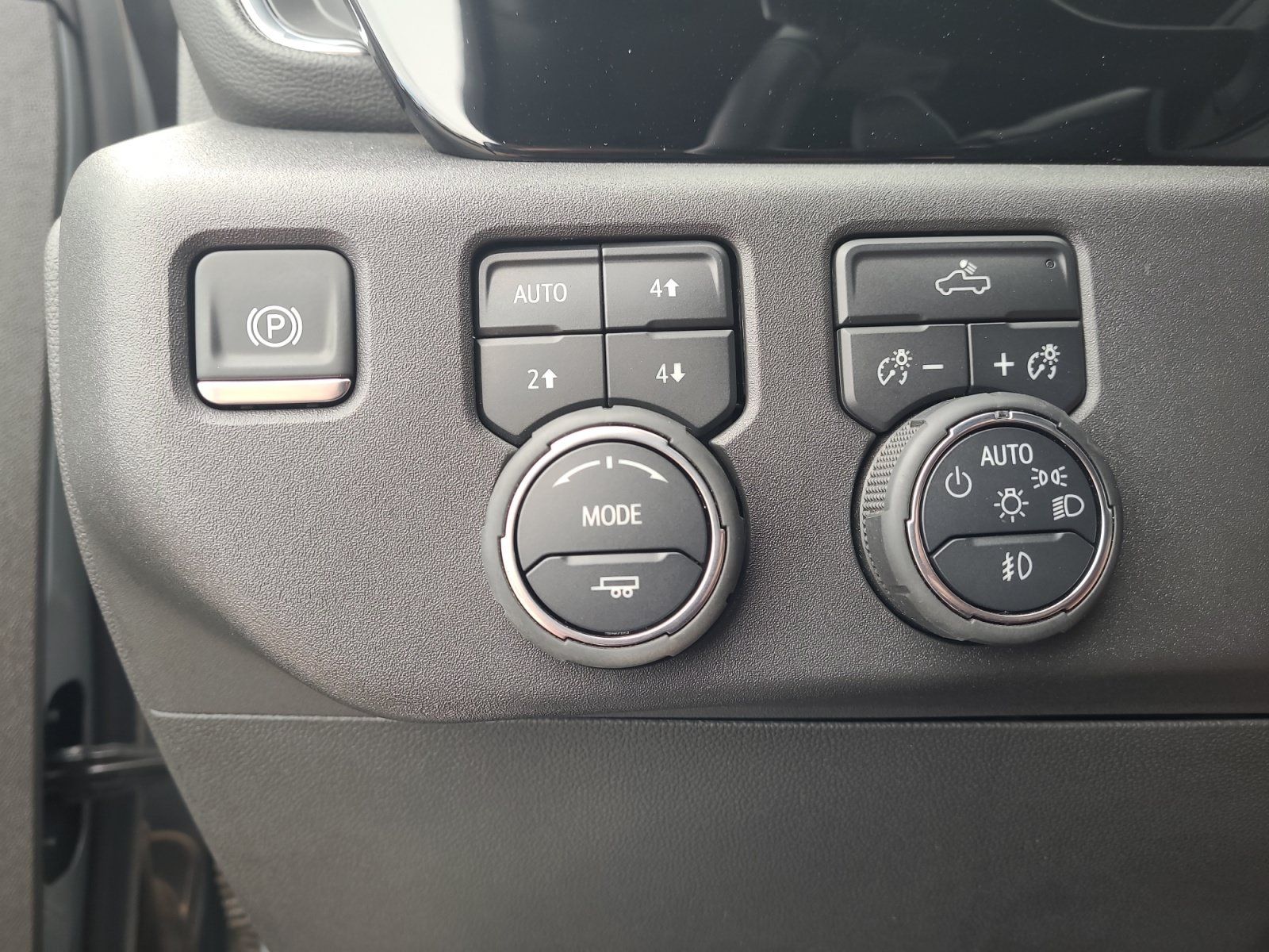 Used 2025 Chevrolet Silverado 1500 LT Trail Boss w/ Convenience Package II AWD/4WD image 23