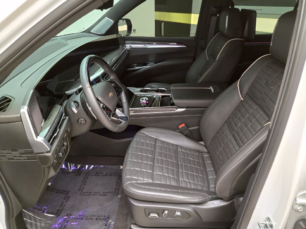 Used 2025 Cadillac Escalade V AWD/4WD image 16