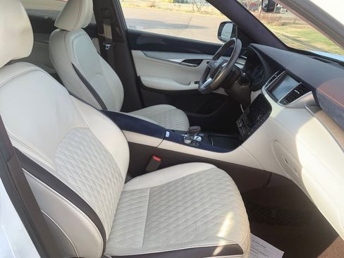 Used 2019 INFINITI QX50 Essential w/ Sensory Package image 31
