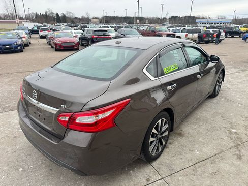 Used 2017 Nissan Altima 2.5 SL w/ Moonroof Package image 5