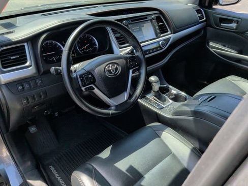 Used 2017 Toyota Highlander XLE AWD/4WD image 16