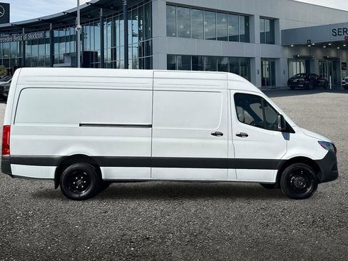 Used 2025 Mercedes-Benz Sprinter 3500 image 3