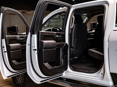 Used 2023 Chevrolet Silverado 3500 LTZ image 30