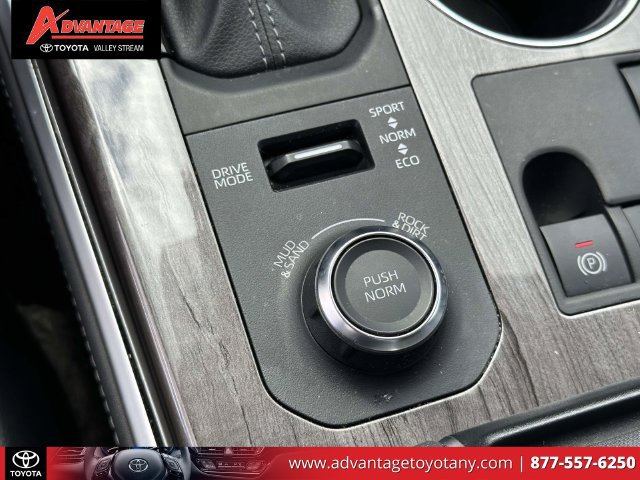 Used 2024 Toyota Highlander Platinum AWD/4WD image 39