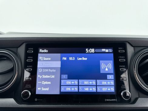 Used 2020 Toyota Tacoma TRD Sport w/ Technology Package AWD/4WD image 4