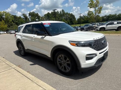 Used 2022 Ford Explorer XLT w/ Equipment Group 202A RWD image 6