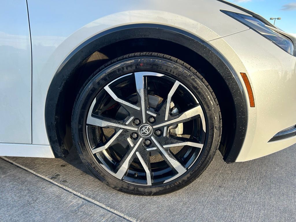 Used 2024 Toyota Prius Prime FWD image 34