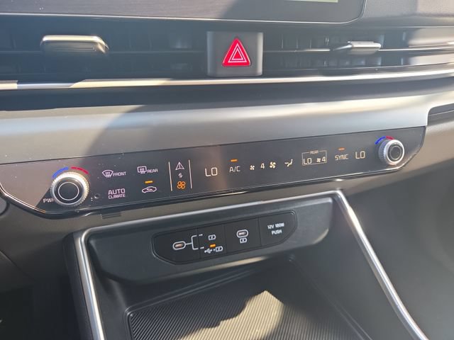 Certified 2026 Kia Carnival FWD image 25