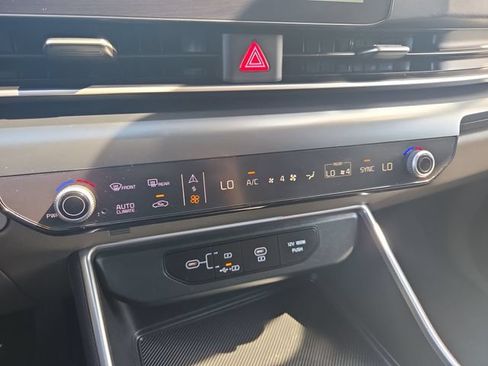 Certified 2026 Kia Carnival FWD image 25