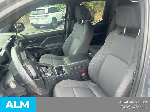 Used 2025 Toyota Tacoma SR5 AWD/4WD image 21