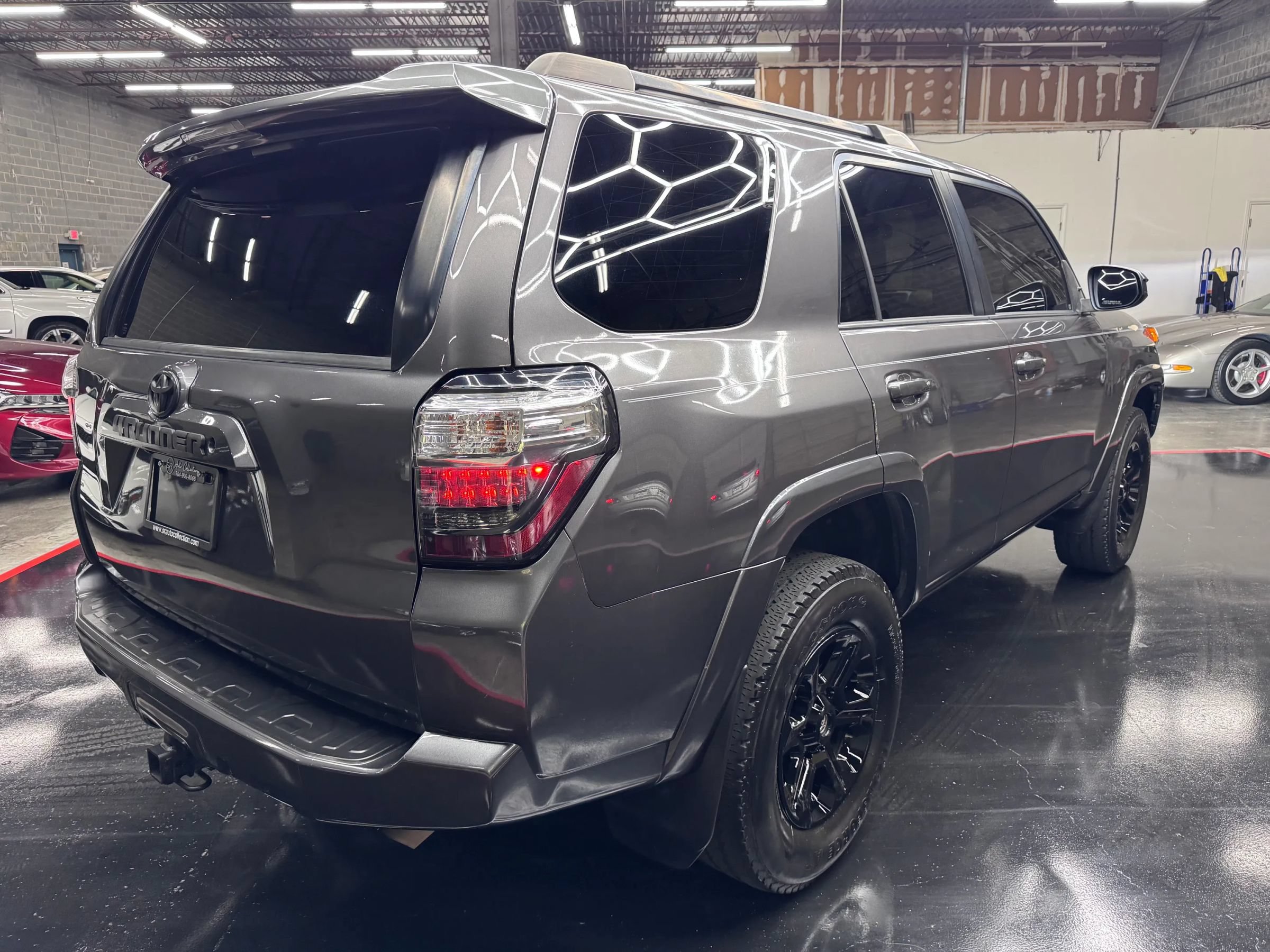 Used 2018 Toyota 4Runner SR5 AWD/4WD image 3