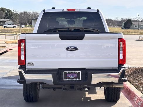 New 2026 Ford F250 XLT w/ FX4 Off-Road Package image 7
