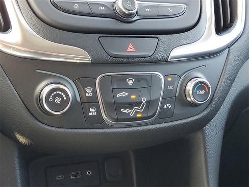 Used 2021 Chevrolet Equinox LT image 24